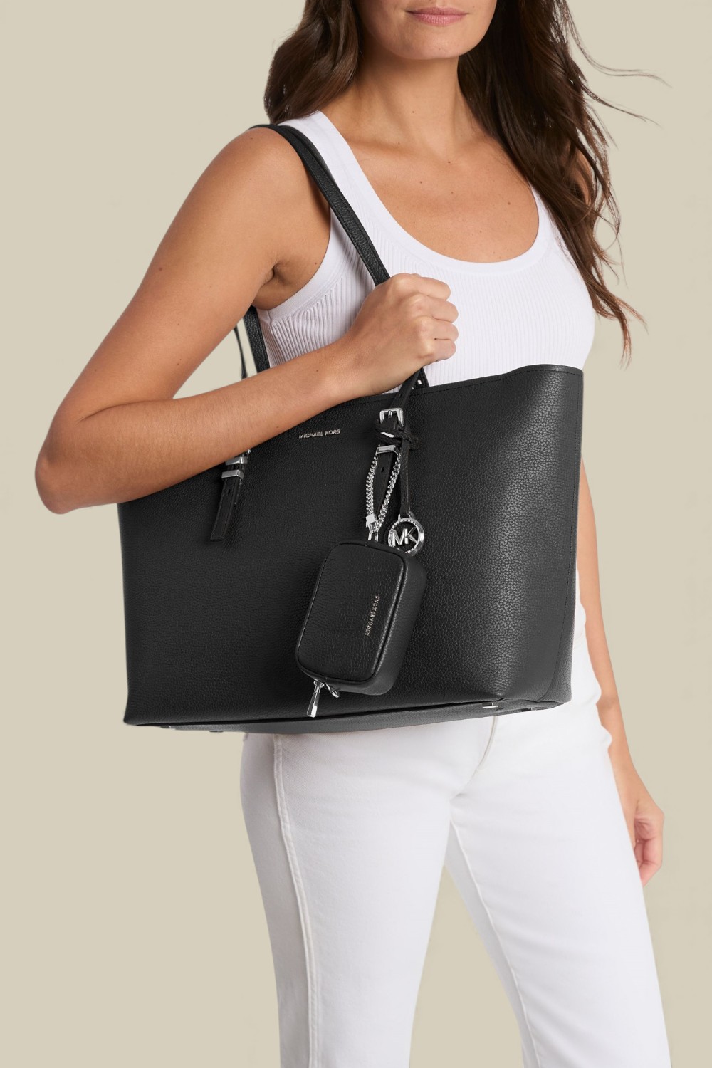 תמונת כל הלוק של תיק נשיאה קוינן לארג'